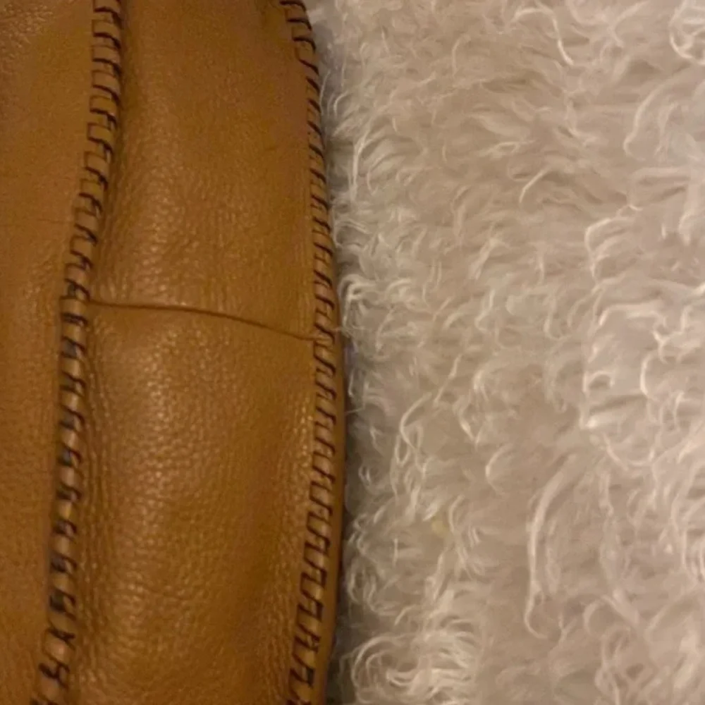 Michael Michael kors leather EUC Whip Stitching Tassel Gold hardware - Picture 5 of 17